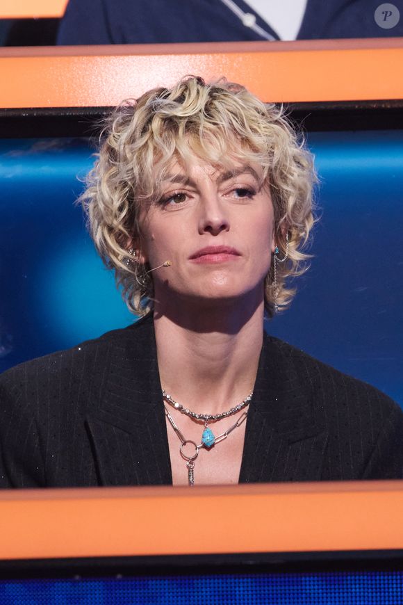 En présence de Sara Mortensen,

Exclusif - Sara Mortensen - Enregistrement de l'émission "100% Logique", présentée par Cyril Féraud et diffusée le 12 avril 2025 sur France 2. Le 17 décembre 2024
© Cyril Moreau / Bestimage