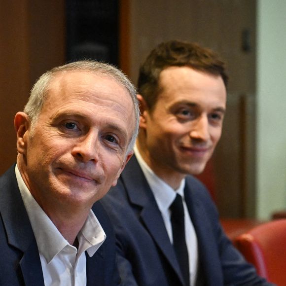 L'ancien animateur phare de la chaîne en a profité pour revenir en toute transparence sur son départ difficile de France Télévisions.

Le présentateur et créateur de contenus Samuel Etienne arrive pour son audition devant la Commission d'enquête sur la neutralité, le fonctionnement et le financement de l'audiovisuel public à l'Assemblée nationale française à Paris le 24 février 2026. Photo by Firas Abdullah/ABACAPRESS.COM