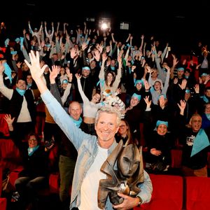Exclusif - La salle de cinéma 1 du Pathé Lingostiere de Nice a accueilli une centaine d’abonnés pour visionner en avant-première le premier épisode de "Koh-Lanta" avec Denis Brogniart présent dans la salle pour répondre à leurs questions avec Mathieu Faure 
© Patrice Lapoirie / Nice Matin / Bestimage