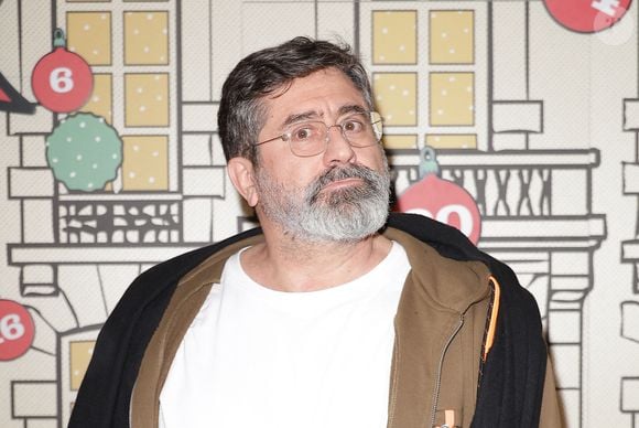 Alain Degois, alias Papy lors de l'ouverture d'un pop-up éphémère Star Academy inspiré du château de Dammarie-les-Lys dans le quartier de la République à Paris baptisé "L'appart de Noël" le 17 décembre 2025.
© Coadic Guirec / Bestimage