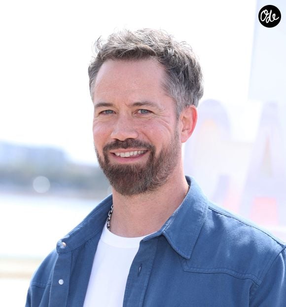 Emmanuel Moire a quitté Paris pour vivre dans un petit village des Yvelines.

Emmanuel Moire - Photocall de "Demain nous appartient" lors du festival international Canneséries à Cannes. © Denis Guignebourg / Bestimage