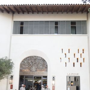 Exclusif -  Patrick Bruel inaugure son hôtel cinq étoiles "L'Isle de Leos MGallery" à L'Isle-sur-la-Sorgue, France, le 23 septembre 2025.

© Jack Tribeca / Bestimage