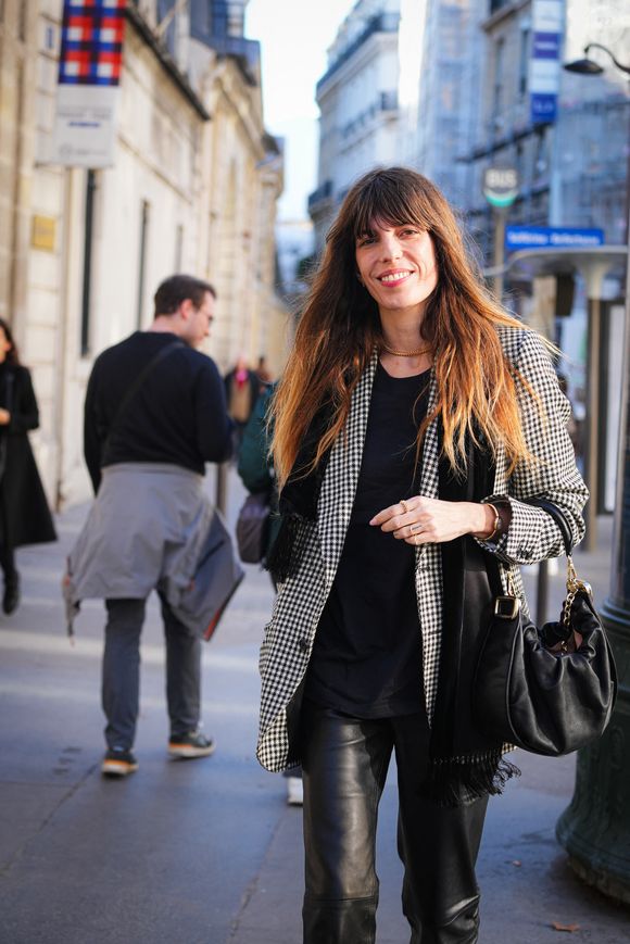 Lou Doillon assiste à La Rose Vivier dans le cadre de la Fashion Week de Paris le 06 mars 2025 à Paris, France © Lucia Sabatelli / Bestimage