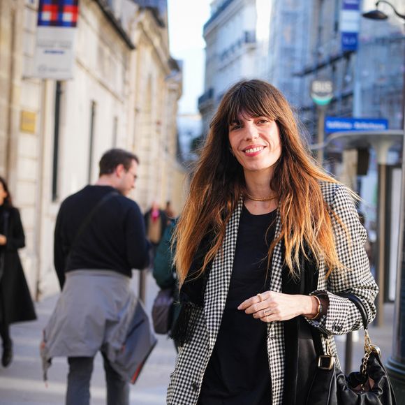 Lou Doillon assiste à La Rose Vivier dans le cadre de la Fashion Week de Paris le 06 mars 2025 à Paris, France © Lucia Sabatelli / Bestimage