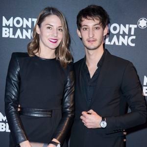 Pierre Niney et sa compagne Natasha Andrews à l'inauguration du nouveau concept de boutique Montblanc réalisé par le designer Noé Duchaufour-Lawrance, au 12 Boulevard des Capucines à Paris, le 14 janvier 2016. Crédit Olivier Borde/Bestimage