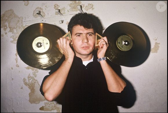 Le chanteur y a investi dans une maison équipée d’un studio de musique, où il a pu enregistrer plusieurs de ses plus grands tubes.

Rendez-vous avec Daniel Balavoine. 
© AGENCE / BESTIMAGE