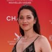 Prix secret et 430 heures de travail : cette pièce Chanel portée par Marion Cotillard à Biarritz ne passe pas inaperçue !