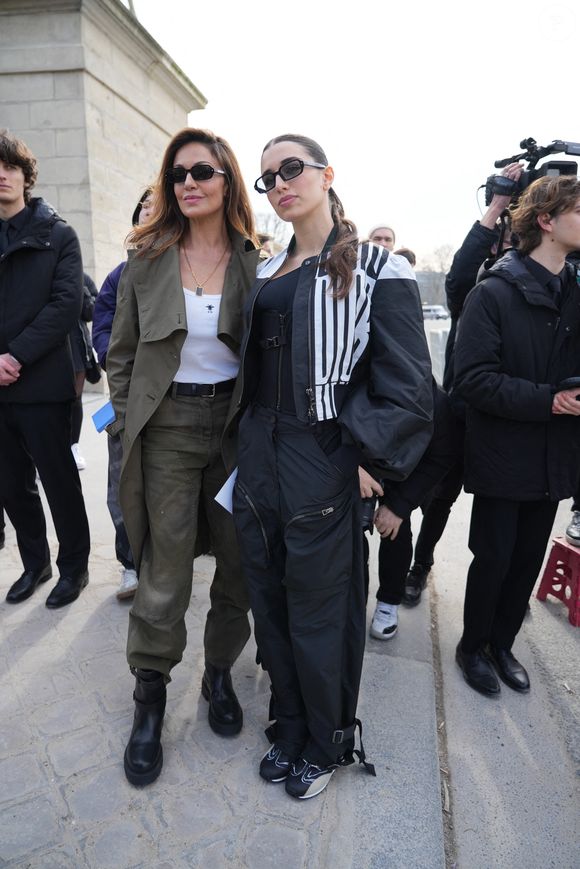 Shana Leelee Chasman et Nadia Farès assistent au défilé Christian Dior Mode Féminine Prêt-à-Porter Automne/Hiver 2025-2026 dans le cadre de la Fashion Week de Paris le 04 mars 2025 à Paris, France.  © Lucia Sabatelli / Bestimage