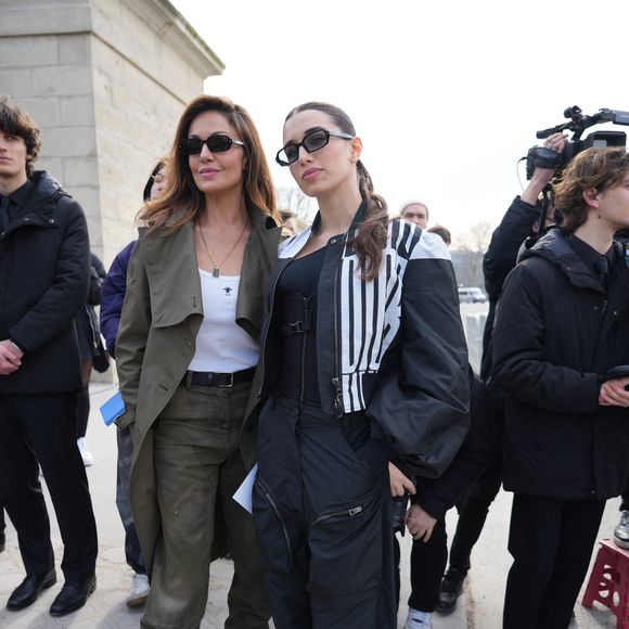 Shana Leelee Chasman et Nadia Farès assistent au défilé Christian Dior Mode Féminine Prêt-à-Porter Automne/Hiver 2025-2026 dans le cadre de la Fashion Week de Paris le 04 mars 2025 à Paris, France.  © Lucia Sabatelli / Bestimage