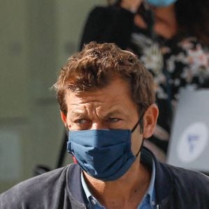 Exclusif - Laurent Mariotte - Les animateurs de Europe 1, munis de masques de protection contre le coronavirus (Covid-19), quittent les studios de la radio à Paris, le 31 août 2020.  
Christophe Clovis / Bestimage