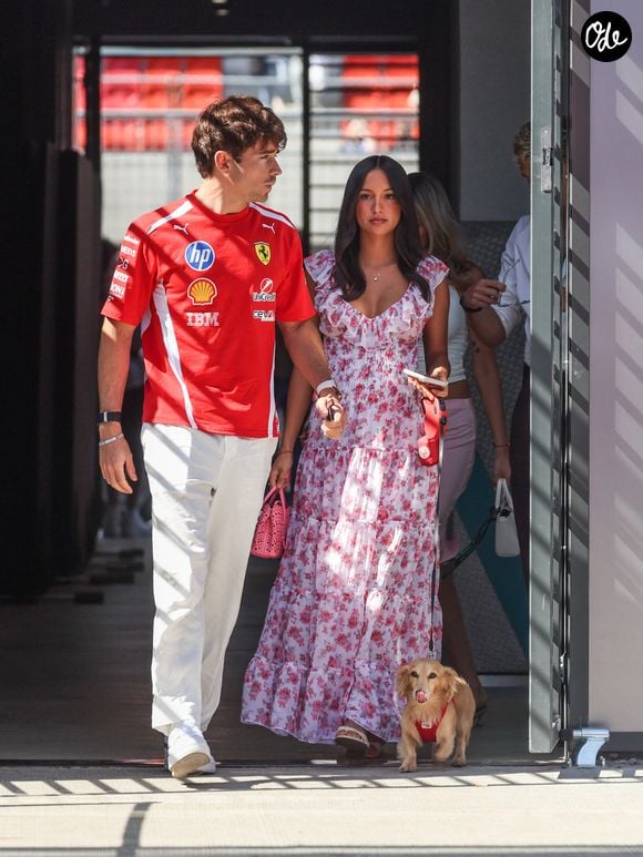Pour l’instant, Charles Leclerc et Alexandra Saint Mleux n’ont rien confirmé concernant l'arrivée d'un enfant

2026, Budapest, Hungary: Charles Leclerc et sa femme Alexandra Leclerc marchent avec leur chien Leo,  à travers le paddock avant les derniers essais du Grand Prix de Hongrie de Formule 1, sur le circuit du Hungaroring à Mogyoród, près de Budapest, le 25 juillet 2026.
 (Credit Image: © Beata Zawrzel/ZUMA Press Wire / Bestimage)