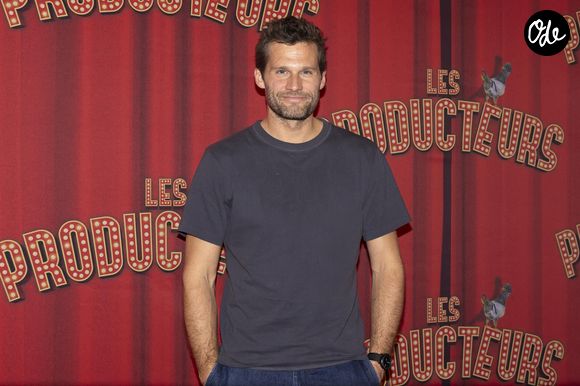 Exclusif - Alexis Michalik au photocall de la générale de la comédie musicale "Les Producteurs" d'Alexis Michalik au théâtre de Paris, France, le 8 octobre 2025. © Vincenzo Arnone/Bestimage