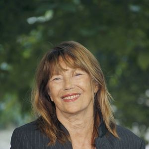 Il s'agit de la maison de Jane Birkin situé dans le Finistère. Aurélie Valognes l'a achetée en 2024 et y a écrit ce roman dedans. Un lieu qui a totalement inspiré son livre.

Jane Birkin de Jane by Charlotte - Personnalités lors de la 14ème édition du Festival du Film Francophone d'Angoulême 2024
© Christophe Aubert via Bestimage