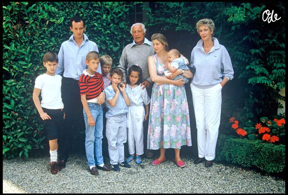 Cinq ans après l'entrée d'Exor au capital, Christian Louboutin évolue dans un marché du luxe plus difficile, marqué par un ralentissement de la demande. 

Archives - rendez-vous Giovanni Agnelli, sa femme Marella et sa famille, dont son fils Edoardo Agnelli, sa fille Margherita et ses petits-enfants John, Lapo, Ginevra, Pietro, Sofia et Maria, son petit-fils John Elkann à Villa Perosa. DANIEL ANGELI / BESTIMAGE