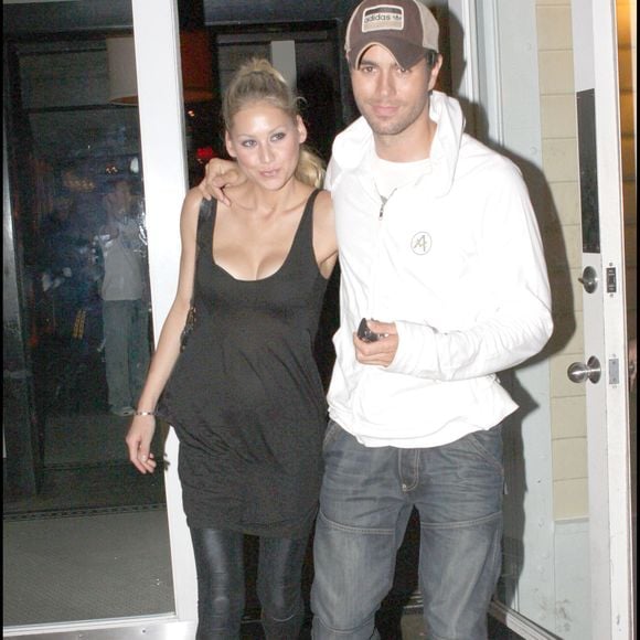 Enrique Iglesias et Anna Kournikova sortant du restaurant Prime One 12 à Miami.