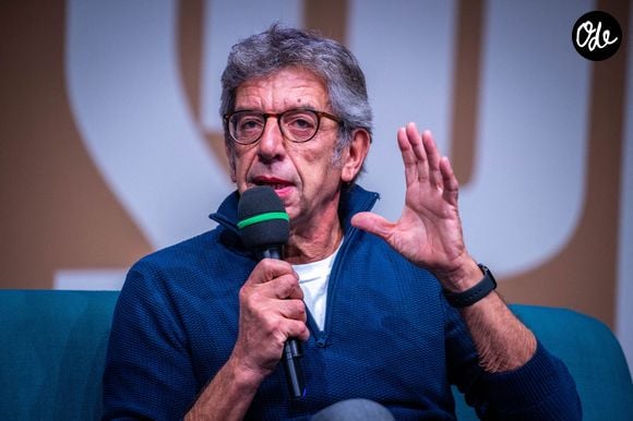 Michel Cymes lors de l'émission « Demain le sport » à la Maison de la radio à Paris, en France, le 7 octobre 2025. Photo : Franck Derouda/ABACAPRESS.COM