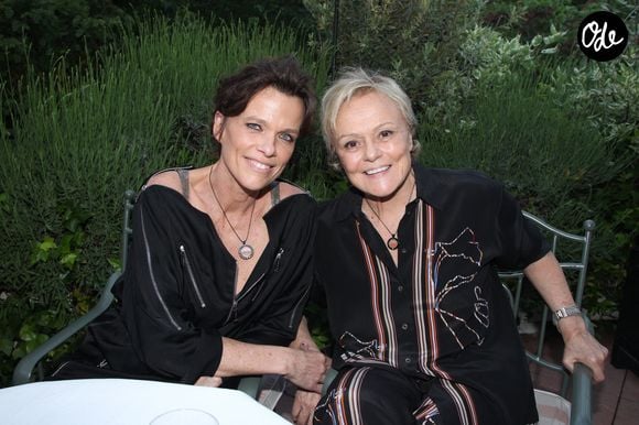 Muriel Robin et Anne Le Nen - Présentation du Collier « Terra by Roland Garros » créé par Anne Le Nen, Présidente de Ground Legend. La terre battue du court central de Roland Garros est scellée dans une médaille. Restaurant Laurent à Paris, France le 22 Mai 2026. 

© Philippe Baldini /Bestimage
