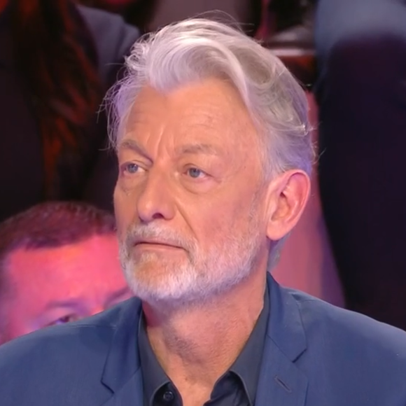 "J'ai déménagé plusieurs fois" : Ce célèbre chroniqueur suivi jusque chez lui dans le centre de Paris, il a songé à s'éloigner du monde de la télé - capture d'écran W9