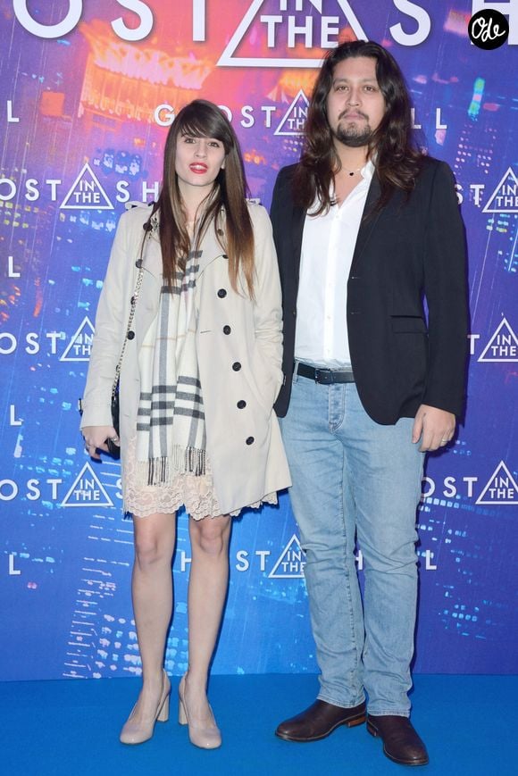 Lulu Gainsbourg (Lucien Gainsbourg) et sa compagne Lilou assistent à la première de *Ghost in the Shell* au cinéma du Grand Rex à Paris, en France, le 21 mars 2017. Photo : Aurore Marechal/ABACAPRESS.COM