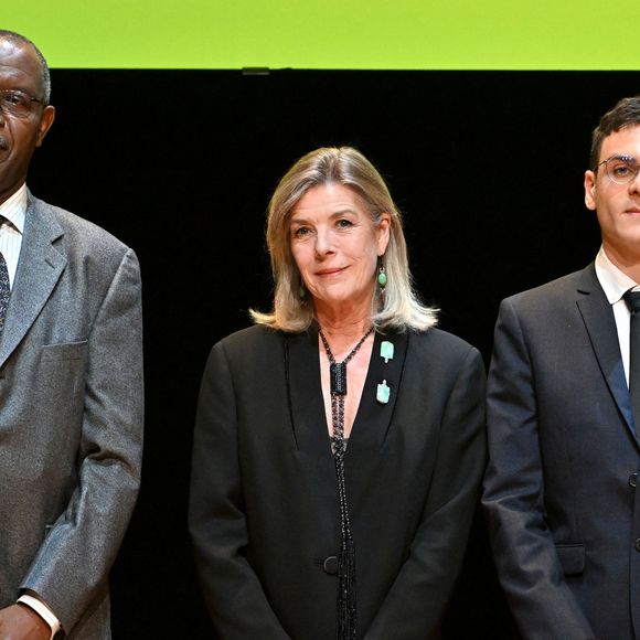Louis Philippe Dalembert, la princesse Caroline de Hanovre, et Ruben Barrouk - La princesse Caroline de Hanovre et sa fille Charlotte Casiraghi ont assisté à la cérémonie de proclamation de l'édition 2025 des Prix de la Fondation Prince Pierre à l'opéra Garnier à Monaco, le 14 octobre 2025.
© Bruno Bebert / Bestimage