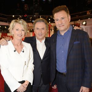 Sophie Davant, Michel Drucker et Pierre Sled - Enregistrement de l'émission "Vivement Dimanche" à Paris le 1er Avril 2015. L'émission sera diffusée le 05 Avril 2015. Invité principal Sophie Davant. COADIC GUIREC / BESTIMAGE