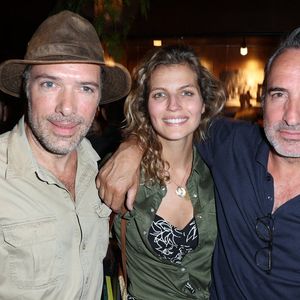Nicolas Bedos avec sa compagne Pauline Desmonts et Jean Dujardin lors du vernissage de l'exposition du photographe de plateau Christophe Brachet 'Les Coulisses du Cinema' organisé par Five Eyes Production au Buddha Bar à Paris, France le 19 juin 2023.  Photo Jerome Dominé/ABACAPRESS.COM