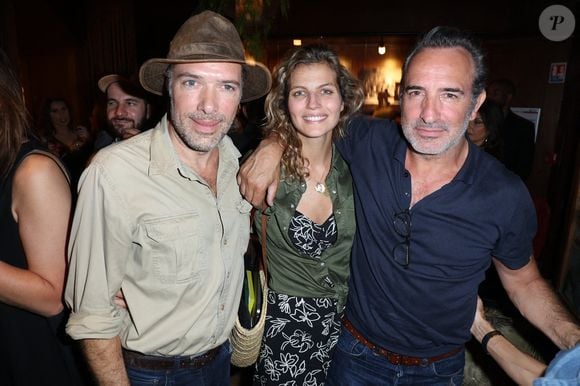 Nicolas Bedos avec sa compagne Pauline Desmonts et Jean Dujardin lors du vernissage de l'exposition du photographe de plateau Christophe Brachet 'Les Coulisses du Cinema' organisé par Five Eyes Production au Buddha Bar à Paris, France le 19 juin 2023. Photo Jerome Dominé/ABACAPRESS.COM