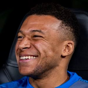 Kylian Mbappé touche le jackpot aux prudhommes !

Madrid, Madrid, Espagne : Kylian Mbappé du Real Madrid sourit alors qu'il est assis sur le banc pendant le match de la phase MD6 de l'UEFA Champions League 2025/26 entre le Real Madrid C.F. et Manchester City au stade Santiago Bernabeu à Madrid, Espagne. (Credit Image : © Alberto Gardin/ZUMA Press Wire / Bestimage)
