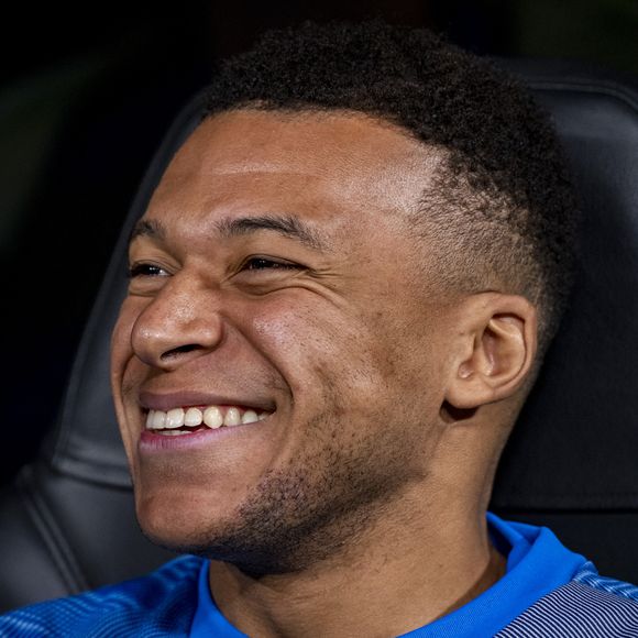 Kylian Mbappé touche le jackpot aux prudhommes !

Madrid, Madrid, Espagne : Kylian Mbappé du Real Madrid sourit alors qu'il est assis sur le banc pendant le match de la phase MD6 de l'UEFA Champions League 2025/26 entre le Real Madrid C.F. et Manchester City au stade Santiago Bernabeu à Madrid, Espagne. (Credit Image : © Alberto Gardin/ZUMA Press Wire / Bestimage)