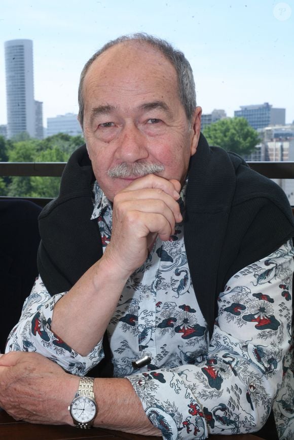 Mais c'est bel et bien dans les salles obscures que Jean Sarrus et les Charlots connaîtront leur heure de gloire : la célèbre formation enchaînera, des années 1970 au début des années 1990, une quinzaine de films !

Exclusif - Jean Sarrus lors de la remise des médailles de la Sacem à l'occasion d'un hommage à la promotion 1966, au siège de la Sacem à Neuilly-sur-Seine, le 9 juin 2016. JLPPA / Bestimage