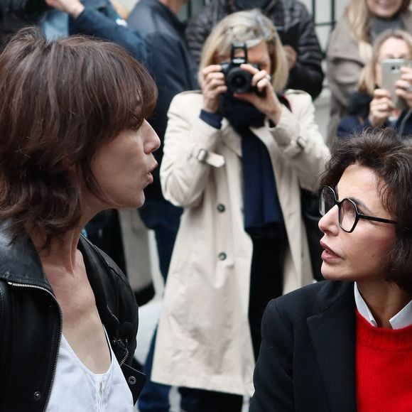 La fille de Serge Gainsbourg reste impliquée dans le projet et conserve une place au capital du nouveau montage.

Charlotte Gainsbourg, Rachida Dati (ministre de la culture) lors de la cérémonie de dévoilement de la plaque "Maison des Illustres" de la Maison Gainsbourg à Paris, France, le 2 avril 2024. © Christophe Clovis/Bestimage
