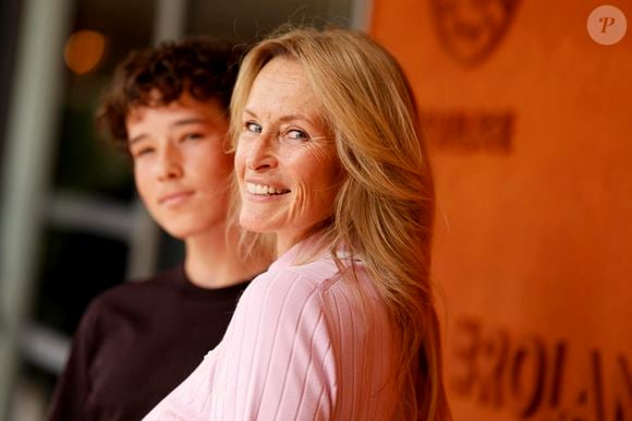 Estelle Lefébure et son fils Giulano Ramette au photocall du village lors des Internationaux de France de Tennis de Roland Garros 2026, à Paris, France, le 29 mai 2026. © Dominique Jacovides/Bestimage