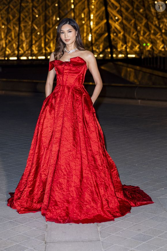 Gemma Chan - Photo Call du « Le Grand Diner du Louvre « lors de la Fashion Week  à Paris le 5 mars 2025. © Olivier Borde /Bestimage