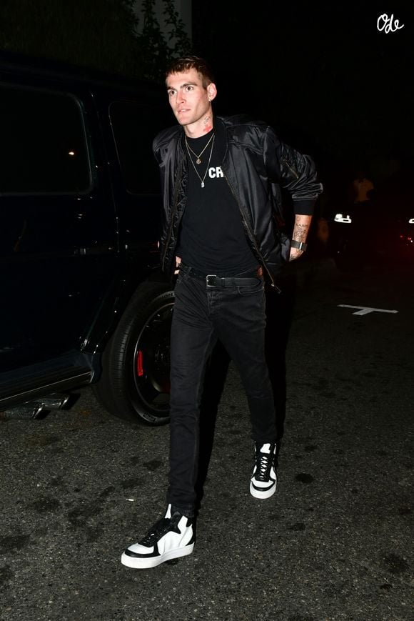Presley Gerber profite d’une soirée en compagnie d’une mystérieuse jeune femme blonde au Bird Street Club, à West Hollywood