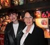 Si elle est la chanteuse du groupe Superbus, Jennifer Ayache est également la fille de Chantal Lauby.

Chantal Lauby et sa fille Jennifer Ayache lors de la soirée de présentation de la nouvelle revue au Artishow Cabaret à Paris le 2 juin 2025. Le cabaret fête aussi son 250 000 ème spectateur.

© Philippe Baldini / Bestimage