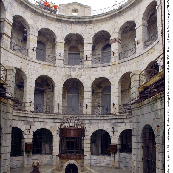 L'émission Fort Boyard fête cette année ses 15 ans. Le fort à l'ouverture de la nouvelle saison, le 29 mai 2004. Photo : François-Xavier Lamperti/ABACA.