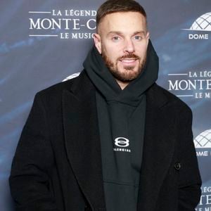 À la maison, il privilégie les moments en famille et limite notamment la place des écrans au profit des jeux, du dessin, de la musique ou des sorties.

Matt Pokora - Générale presse de la comédie musicale "La Légende de Monte Cristo" au Dôme de Paris le 29 janvier 2026. © Christophe Aubert via Bestimage