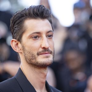 Pierre Niney a préféré s'éloigner du tumulte parisien. 

Pierre Niney - Montée des marches du film « Le comte de Monte-Cristo » lors du 77ème Festival International du Film de Cannes, au Palais des Festivals à Cannes. © Olivier Borde / Bestimage