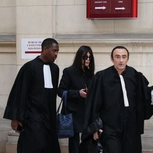 Isabelle Adjani arrive pour la tenue de son procès en appel (chambre 2-13) pour fraude fiscale, au Palais de Justice de Paris, le 27 février 2026.
© Julien Sarkissian/Bestimage