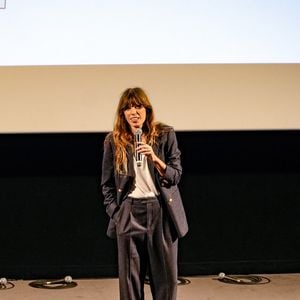 Lou Doillon présente le film Boxes réalisé par sa mère Jane Birkin lors du festival Lumière 2023 à Lyon le 22 octobre 2023. Comme sa mère était souvent absente, Lou raconte qu'elle portait ses t-shirt. Aujourd'hui, pour la présentation du film, elle en porte un de nouveau.

© Sandrine Thesillat / Panoramic / Bestimage