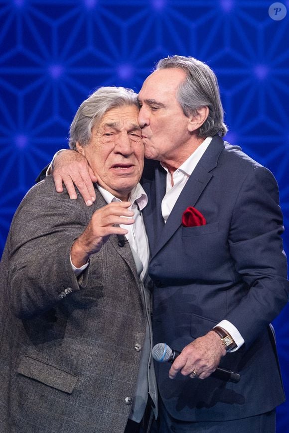 Exclusif - Philippe Lavil, Jean-Pierre Castaldi pour les surprises de J.PCastaldi, C.Lara et F.X.Demaison lors de l'enregistrement de l'émission "La Boîte à secrets", présentée par F.Bollaert et diffusée le 9 janvier 2026 sur France 3, dans les studios du Lendit à Saint-Denis, France, le 2 décembre 2025. © Cyril Moreau/Bestimage