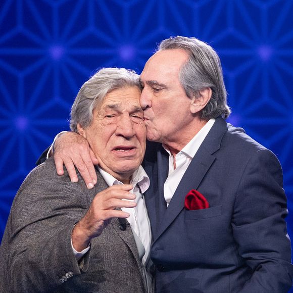 Exclusif - Philippe Lavil, Jean-Pierre Castaldi pour les surprises de J.PCastaldi, C.Lara et F.X.Demaison lors de l'enregistrement de l'émission "La Boîte à secrets", présentée par F.Bollaert et diffusée le 9 janvier 2026 sur France 3, dans les studios du Lendit à Saint-Denis, France, le 2 décembre 2025. © Cyril Moreau/Bestimage