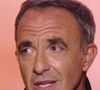 Très stressé en coulisses, il a chanté Le Métèque en grec.

Nikos Aliagas sur le plateau de l'émission "The Voice"