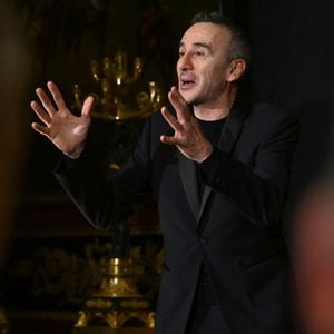 EXCLUSIF - Elie Semoun, l'humoriste, acteur, scénariste, réalisateur français, s'est produit bénévolement, avec son nouveau spectacle, Cactus, pour une soirée unique dans les salons du Musée Masséna à Nice, le 22 janvier 2026, au profit de la Fondation Claude Pompidou, et organisée par le célébre artiste plasticien Stéphane Bolongaro © Bruno Bebert/Bestimage