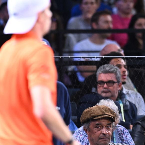 Yannick Noah (FRA) et son fils soutenant Ugo Humbert (FRA) lors de son quart de finale au Rolex Paris Masters 2024 à l'Accor Arena à Paris, France, le 1er novembre 2024. Photo par Corinne Dubreuil/ABACAPRESS.COM