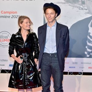 S’il ne semble pas toujours évident de voir certaines scènes jouées par son épouse, cela fait désormais 23 ans que Raphaël partage la vie de Mélanie Thierry. 

Mélanie Thierry, Raphael lors de la cérémonie d'ouverture du 13ème Festival Lumière à Lyon, France, le 9 octobre 2021. Photo by Julien Reynaud/APS-Medias/ABACAPRESS.COM