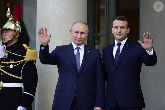 La photo d'archive datée du 9 décembre 2019 montre le président français Emmanuel Macron accueillant le président russe Vladimir Poutine à son arrivée au palais de l'Élysée pour participer à un sommet sur l'Ukraine, à Paris, en France. Photo by Alfred Yaghobzadeh/ABACAPRESS.COM