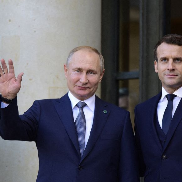 La photo d'archive datée du 9 décembre 2019 montre le président français Emmanuel Macron accueillant le président russe Vladimir Poutine à son arrivée au palais de l'Élysée pour participer à un sommet sur l'Ukraine, à Paris, en France. Photo by Alfred Yaghobzadeh/ABACAPRESS.COM