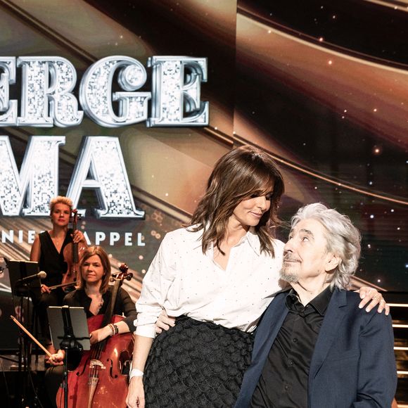 Exclusif - Faustine Bollaert et Serge Lama en backstage de l'enregistrement de l'émission "Serge Lama, le dernier rappel" présentée par F. Bollaert, diffusée le vendredi 21 novembre 2025 sur France 3 à 21h10, au théâtre Marigny à Paris, France, le 29 avril 2025. © Clovis-Moreau/Bestimage