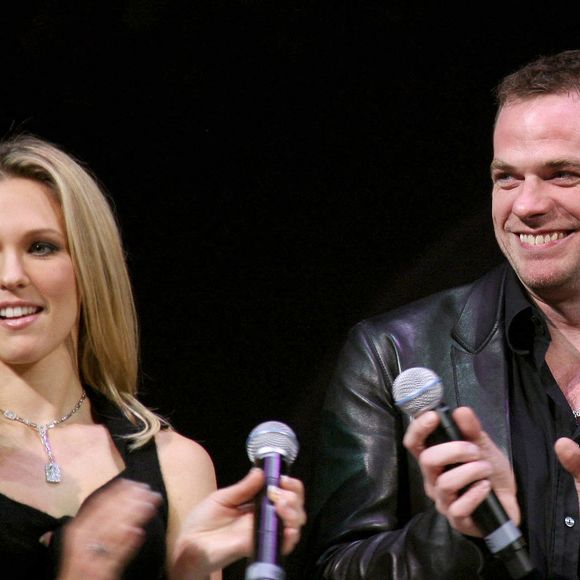 Dans une interview, Lorie Pester affirme qu'elle n'était encore qu'une "gamine" à l'époque de son couple avec Garou et évoque leur séparation.

Lorie et son Garou sur scène pour la soirée d'ouverture du 'Cirque Phenix', à Paris, France, le 3 décembre 2007. Photo Denis Guignebourg/Abaca